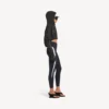 Kurze Techwear-Jacke für Damen in Schwarz Kurze Techwear-Jacke für Damen in Schwarz