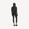 Kurze Techwear-Jacke für Damen in Schwarz Kurze Techwear-Jacke für Damen in Schwarz