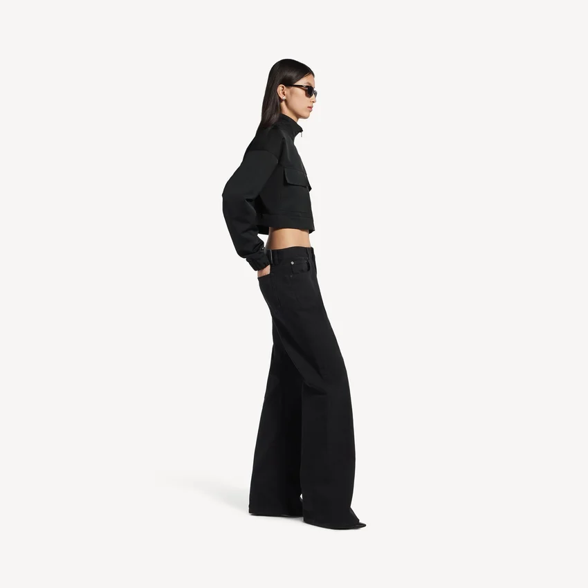 Kurze Trainingsjacke für Damen in Schwarz Kurze Trainingsjacke für Damen in Schwarz