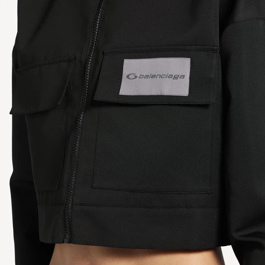 Kurze Trainingsjacke für Damen in Schwarz Kurze Trainingsjacke für Damen in Schwarz