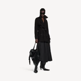 Kurzer Trenchcoat für Damen im Cocoon-Stil in Schwarz Kurzer Trenchcoat für Damen im Cocoon-Stil in Schwarz