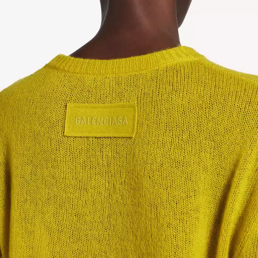 Kurzes Damen-Shirt mit Rundhalsausschnitt in Dunkelgelb Kurzes Damen-Shirt mit Rundhalsausschnitt in Dunkelgelb