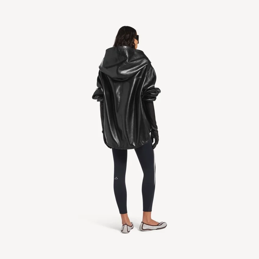 Locker sitzender Damen-Hoodie in Schwarz Locker sitzender Damen-Hoodie in Schwarz