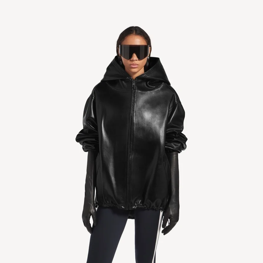 Locker sitzender Damen-Hoodie in Schwarz Locker sitzender Damen-Hoodie in Schwarz