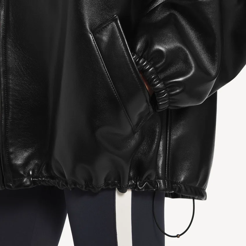 Locker sitzender Damen-Hoodie in Schwarz Locker sitzender Damen-Hoodie in Schwarz