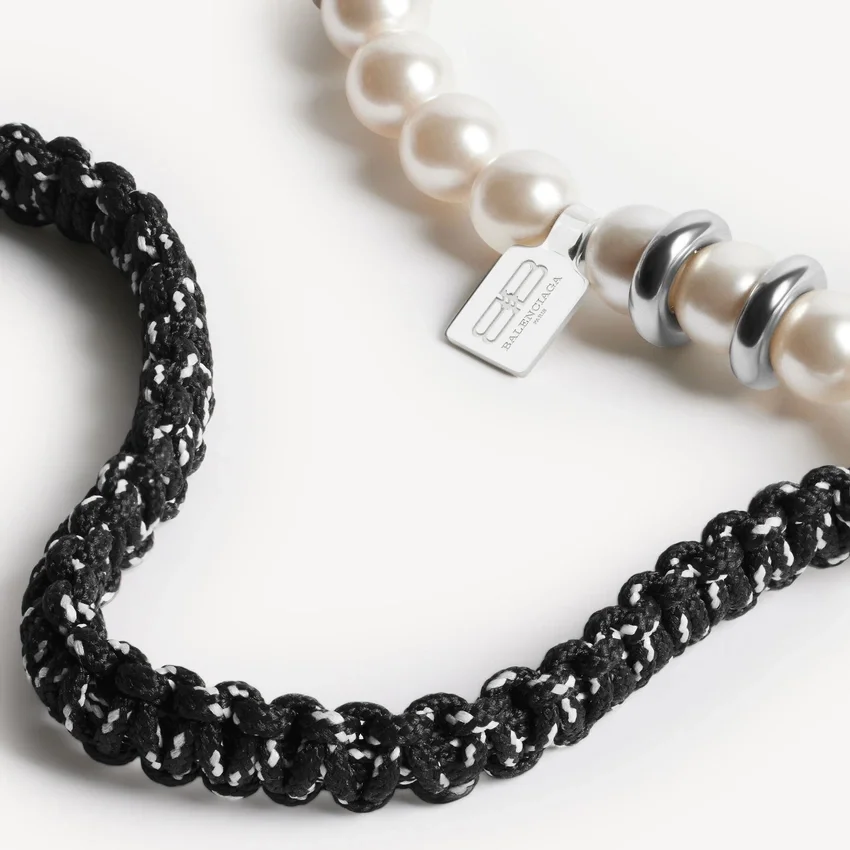 Malibu-Perlenarmband/Halskette in Schwarz/Weiß/Glänzendem Silber Malibu-Perlenarmband/Halskette in Schwarz/Weiß/Glänzendem Silber