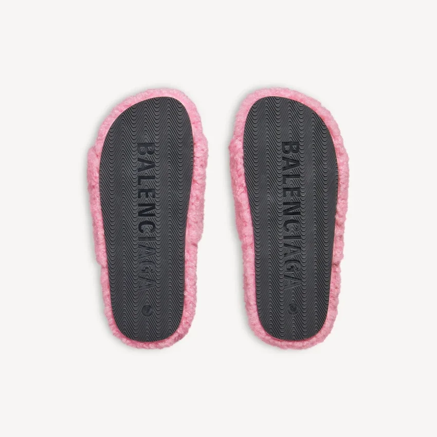 Offene Pantoletten für Damen mit Fellbesatz in zartem Rosa Offene Pantoletten für Damen mit Fellbesatz in zartem Rosa
