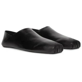 Slipper aus weichem Kalbsleder mit eckiger Zehenkappe „Schwarz“ 702072WBDH11000