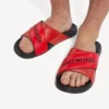 Sportliche Pool-Sandalen für Herren in Schwarz/Rot Sportliche Pool-Sandalen für Herren in Schwarz/Rot