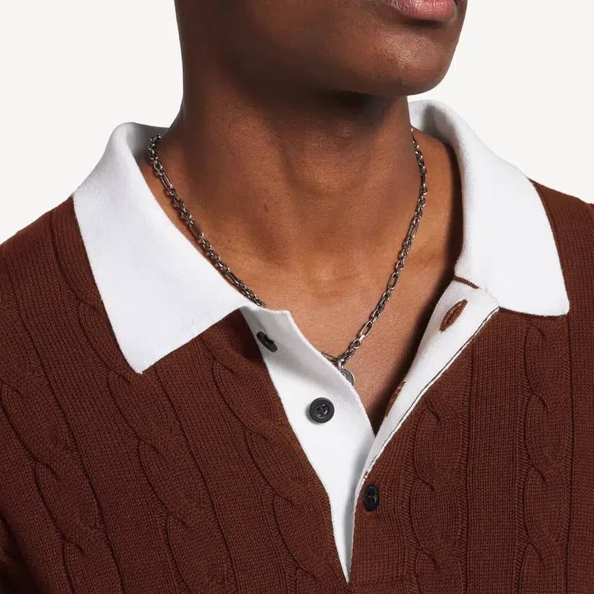 Sportliches Herren-Poloshirt mit aufgesetzten Patches in Burgunderrot/Mehrfarbig Sportliches Herren-Poloshirt mit aufgesetzten Patches in Burgunderrot/Mehrfarbig