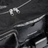Superbusy Sling Bag Large in Schwarz Superbusy Sling Bag Large in Schwarz