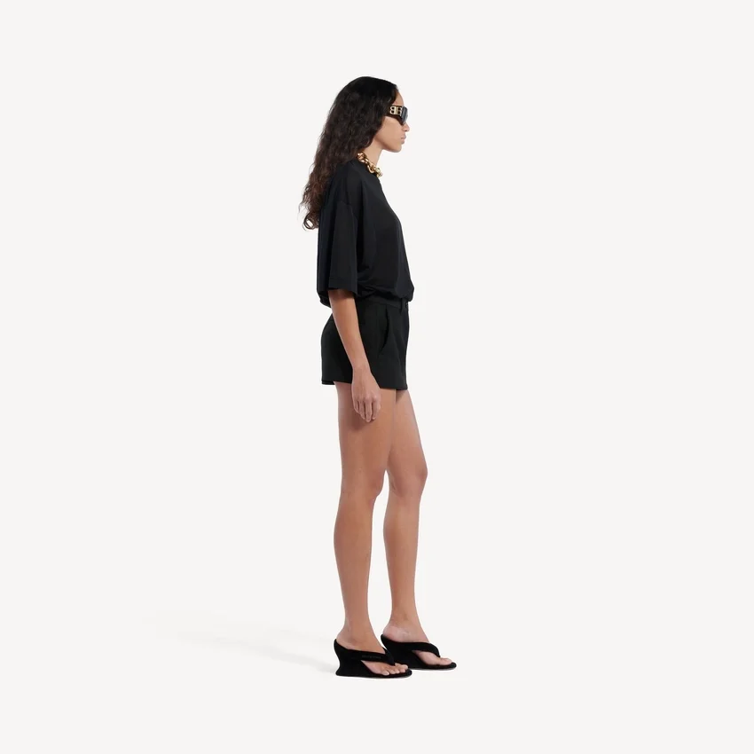 Taillierter Mini-Skort für Damen in Schwarz Taillierter Mini-Skort für Damen in Schwarz