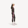 Tailliertes Langarm-Techwear-Oberteil für Damen in Khaki-Braun/Neon-Pink Tailliertes Langarm-Techwear-Oberteil für Damen in Khaki-Braun/Neon-Pink