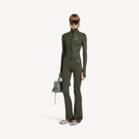 Techwear-Leggings für Damen in Khaki/Limette mit ausgestelltem Bein Techwear-Leggings für Damen in Khaki/Limette mit ausgestelltem Bein